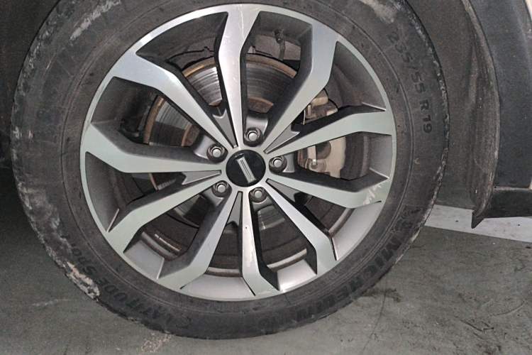 Used Wey VV6 2019 2.0T Two-Wheel-Drive Ultra-Luxury Version China VI Standard Right Front Wheel Hub