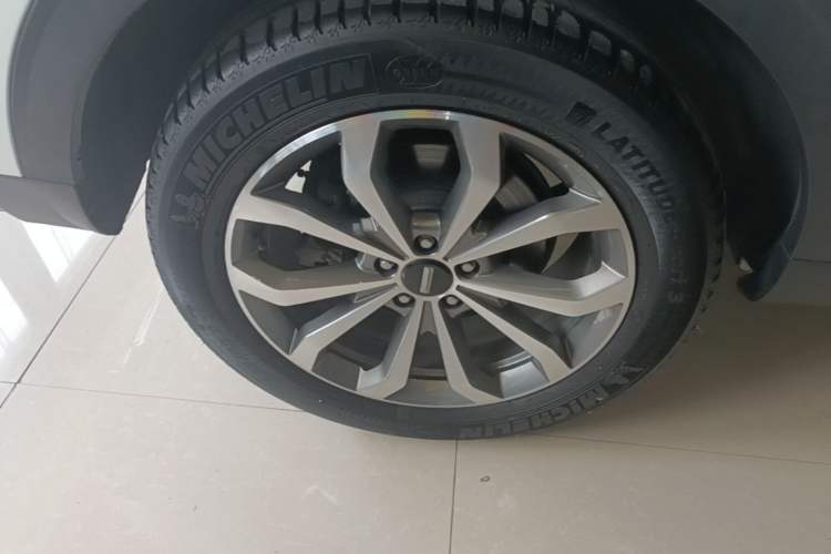 Used Wey VV6 2019 2.0T Two-Wheel-Drive Ultra-Luxury Version China VI Standard Right Rear Wheel Hub