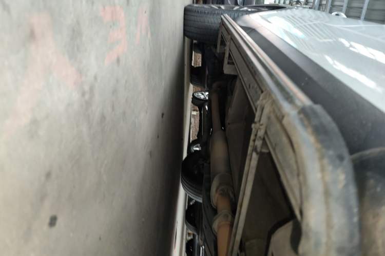 Used Wey VV6 2019 2.0T Two-Wheel-Drive Ultra-Luxury Version China VI Standard Right Side Sill