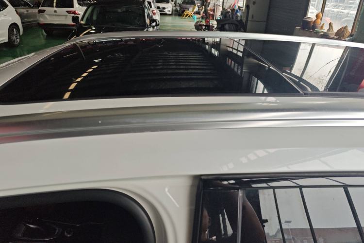 Used Wey VV6 2019 2.0T Two-Wheel-Drive Ultra-Luxury Version China VI Standard Roof