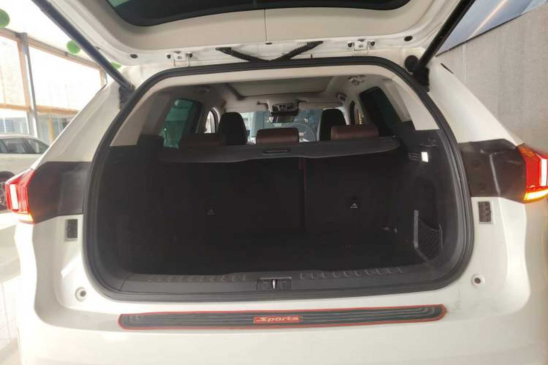 Used Wey VV6 2019 2.0T Two-Wheel-Drive Ultra-Luxury Version China VI Standard Trunk
