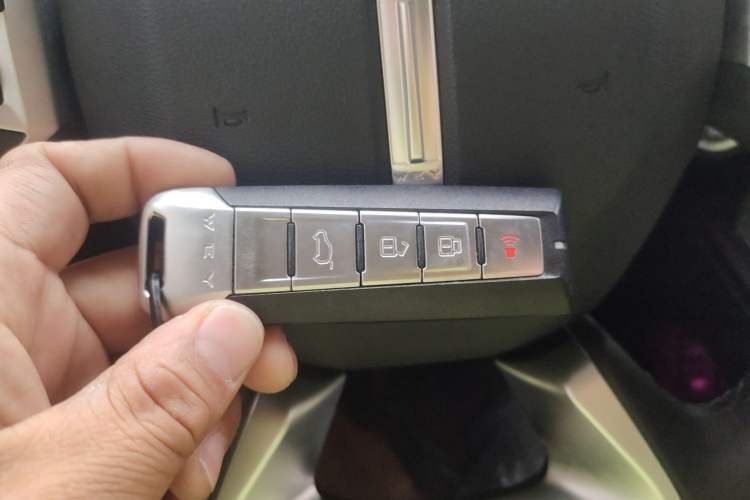 Used Wey VV6 2019 2.0T Two-Wheel-Drive Ultra-Luxury Version China VI Standard Vehicle Key