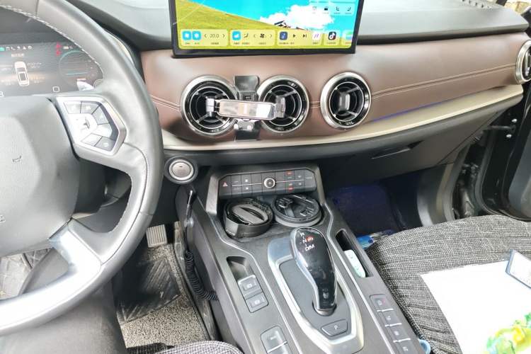 Used Wey VV6 2020 2.0T Two-Wheel Drive Smart Enjoyment+ Audio And AC Panel