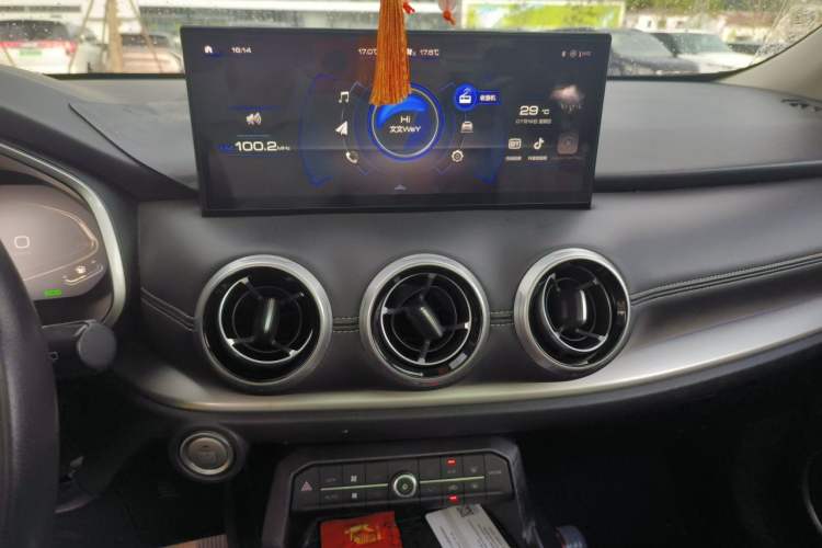 Used Wey VV6 2020 2.0T Two-Wheel Drive Smart Enjoyment+ Audio And AC Panel