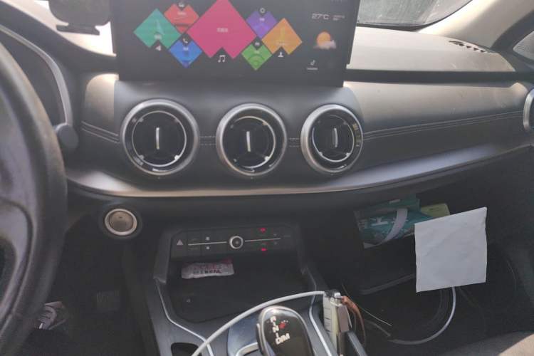 Used Wey VV6 2020 2.0T Two-Wheel Drive Smart Enjoyment+ Audio And AC Panel