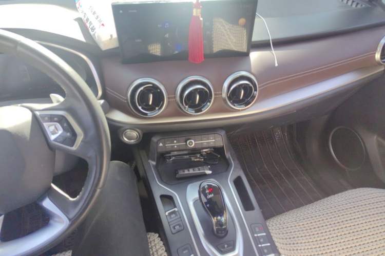 Used Wey VV6 2020 2.0T Two-Wheel Drive Smart Protection+ Audio And AC Panel