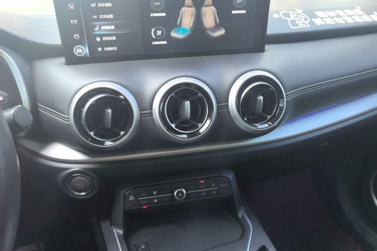 Used Wey VV6 2020 2.0T Two-Wheel Drive Smart Enjoyment+ Audio And AC Panel