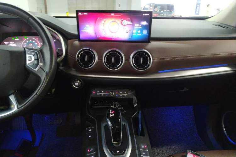 Used Wey VV6 2020 2.0T Two-Wheel Drive Smart Protection+ Audio And AC Panel