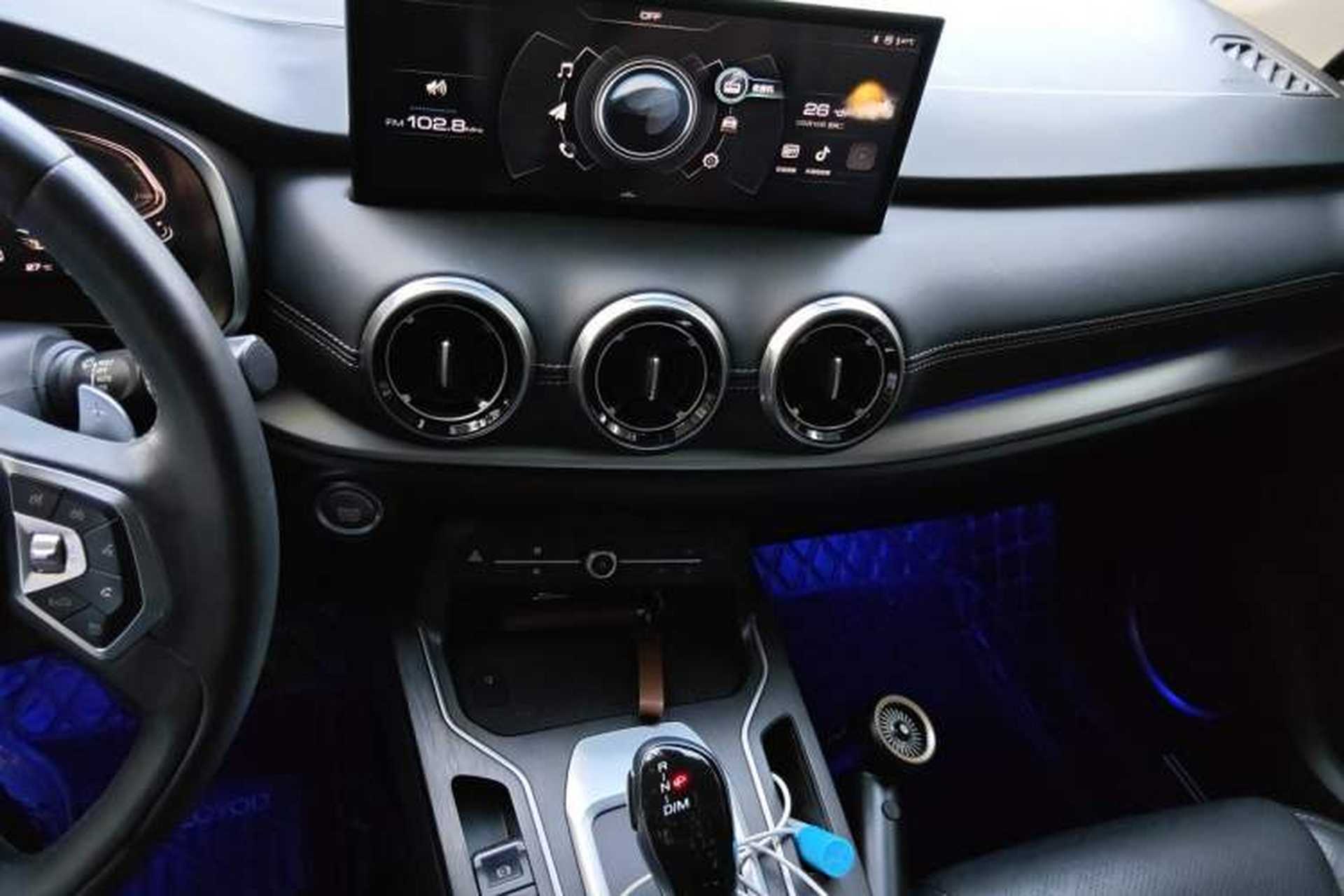 Used Wey VV6 2020 2.0T Two-Wheel Drive Smart Enjoyment+ Audio And AC Panel