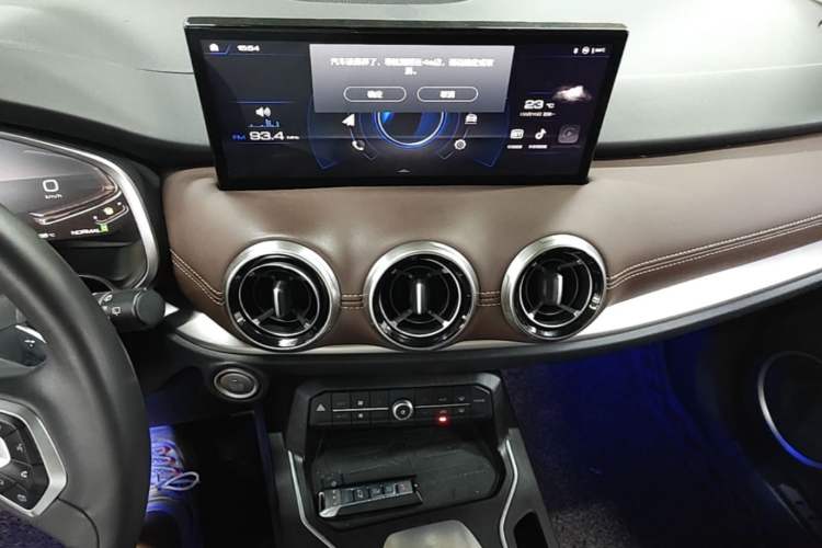 Used Wey VV6 2020 2.0T Two-Wheel Drive Zhiyue+ Audio And AC Panel