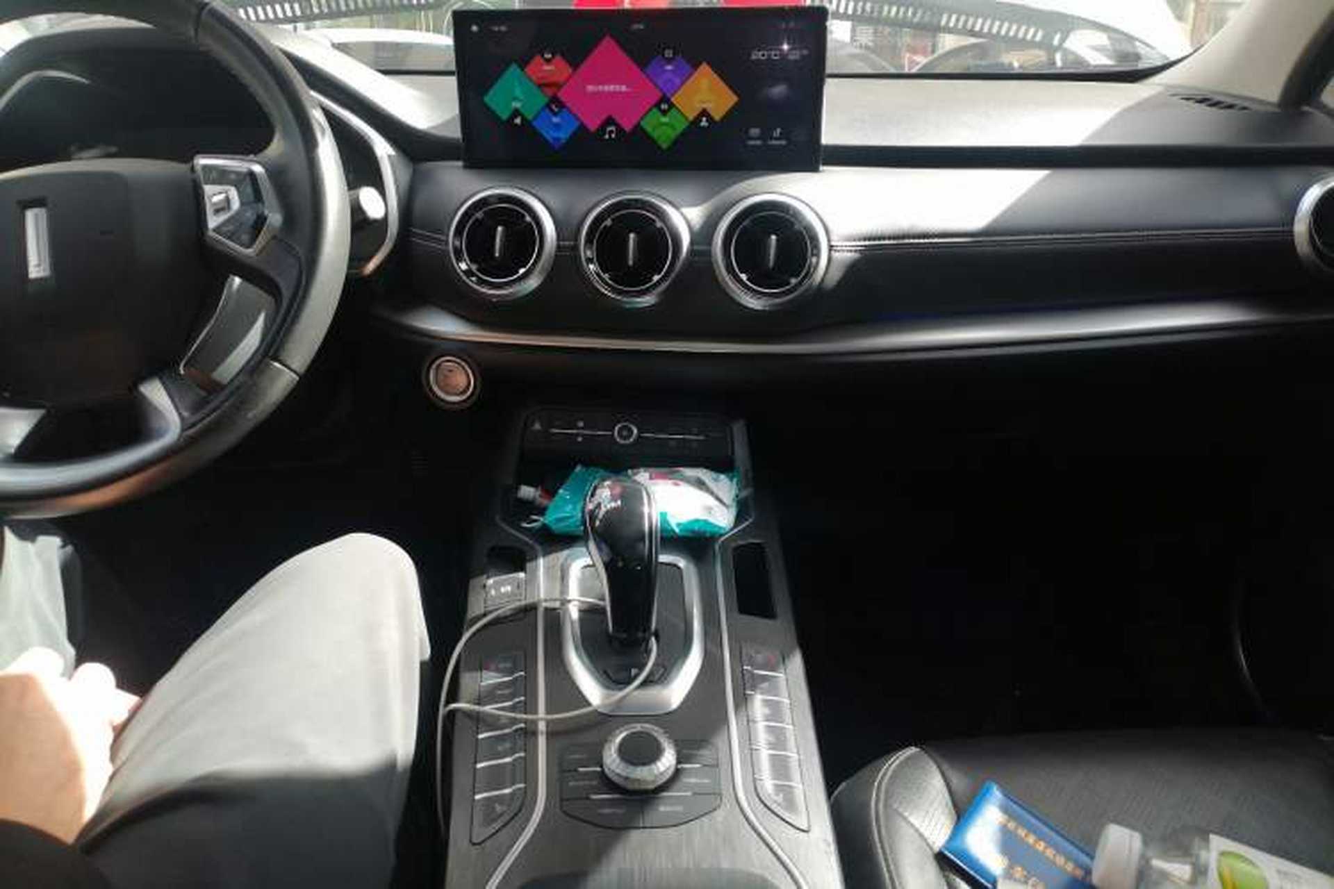 Used Wey VV6 2020 2.0T Two-Wheel Drive Smart Enjoyment+ Audio And AC Panel