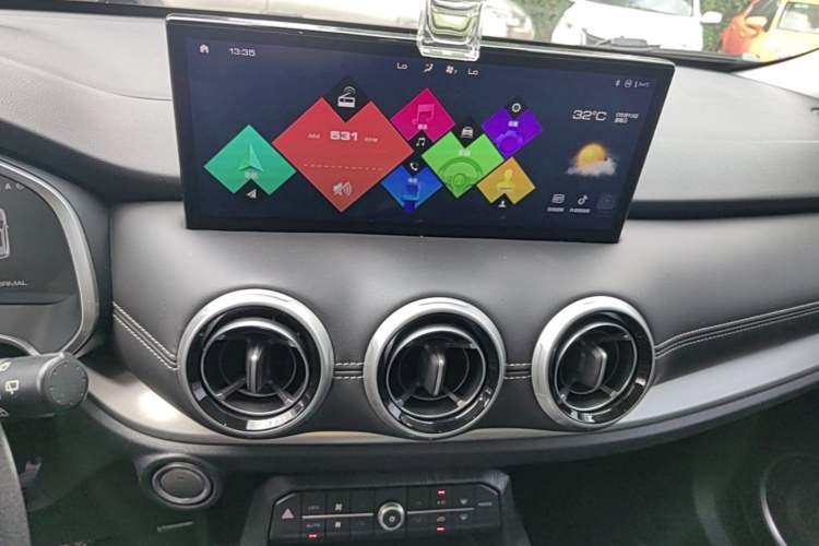 Used Wey VV6 2020 2.0T Two-Wheel Drive Smart Protection+ Audio And AC Panel