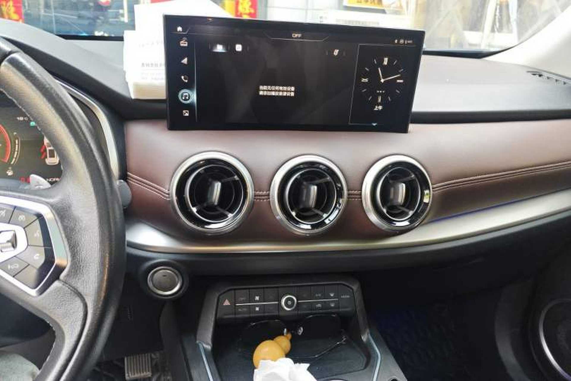 Used Wey VV6 2020 2.0T Two-Wheel Drive Smart Protection+ Audio And AC Panel