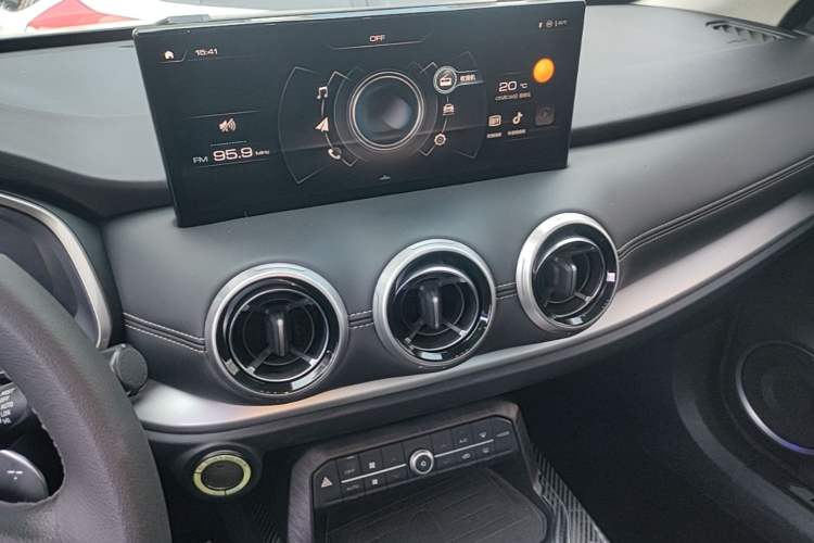 Used Wey VV6 2020 2.0T Two-Wheel Drive Smart Enjoyment+ Audio And AC Panel