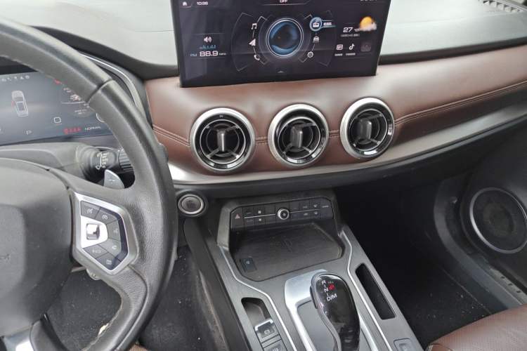 Used Wey VV6 2020 2.0T Two-Wheel Drive Smart Enjoyment+ Audio And AC Panel
