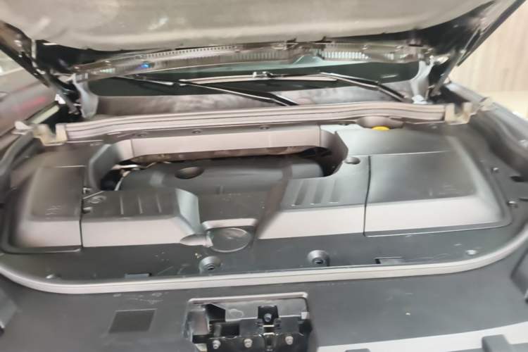 Used Wey VV6 2020 2.0T Two-Wheel Drive Zhiyue+ Engine Bay