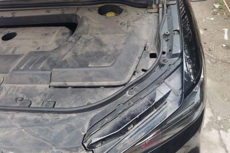 Used Wey VV6 2020 2.0T Four-Wheel Drive Zhiyu+ Engine Bay Left