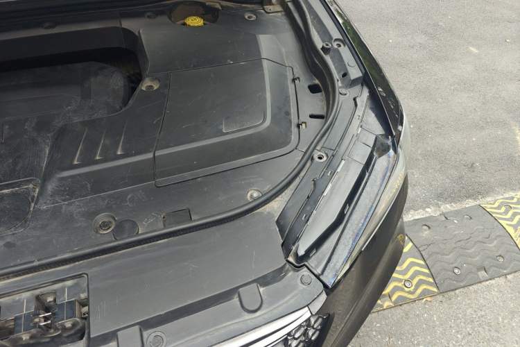 Used Wey VV6 2020 2.0T Two-Wheel Drive Smart Enjoyment+ Engine Bay Left