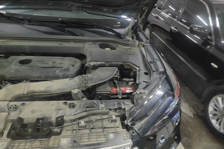 Used Wey VV6 2020 2.0T Two-Wheel Drive Smart Protection+ Engine Bay Left