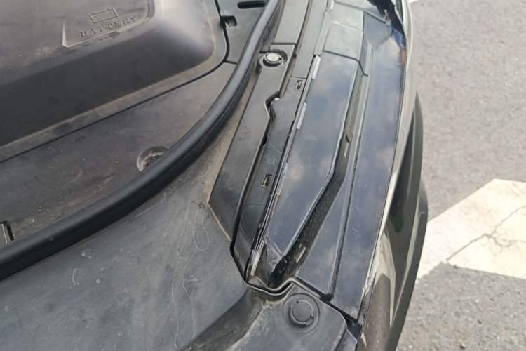 Used Wey VV6 2020 2.0T Two-Wheel Drive Smart Protection+ Engine Bay Left