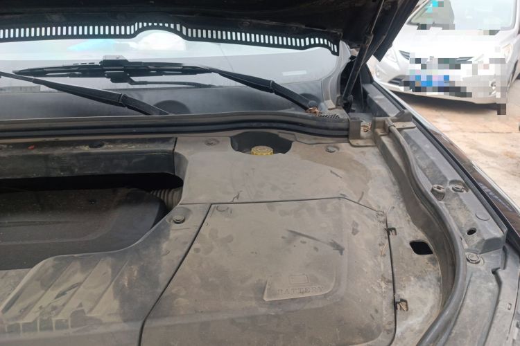 Used Wey VV6 2020 2.0T Two-Wheel Drive Smart Protection+ Engine Bay Left
