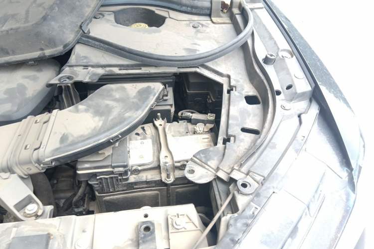 Used Wey VV6 2020 2.0T Two-Wheel Drive Smart Protection+ Engine Bay Left