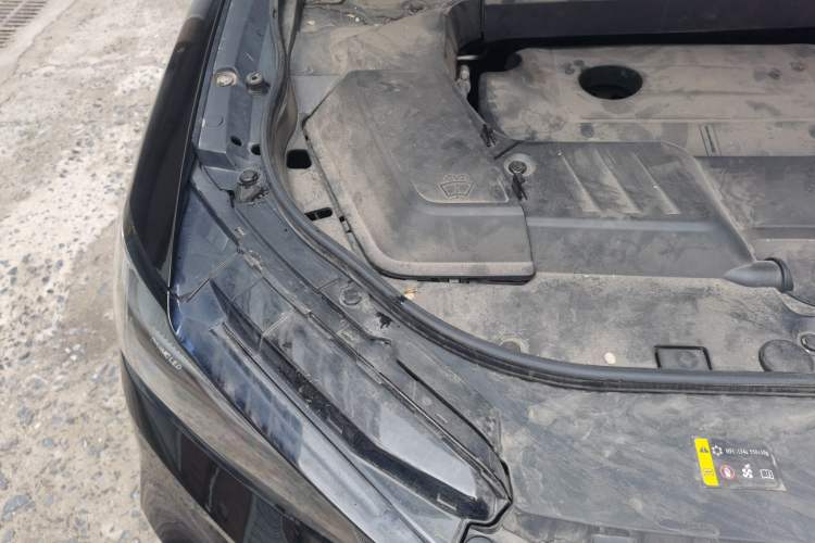 Used Wey VV6 2020 2.0T Four-Wheel Drive Zhiyu+ Engine Bay Right