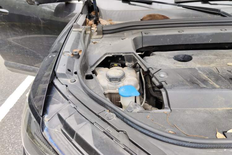 Used Wey VV6 2020 2.0T Two-Wheel Drive Smart Protection+ Engine Bay Right