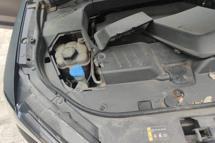 Used Wey VV6 2020 2.0T Two-Wheel Drive Smart Protection+ Engine Bay Right
