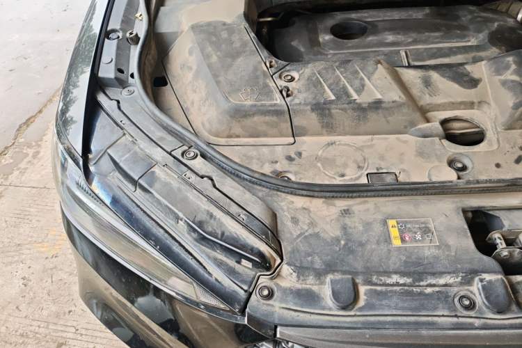 Used Wey VV6 2020 2.0T Two-Wheel Drive Smart Enjoyment+ Engine Bay Right