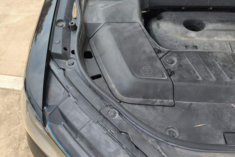 Used Wey VV6 2020 2.0T Two-Wheel Drive Smart Protection+ Engine Bay Right