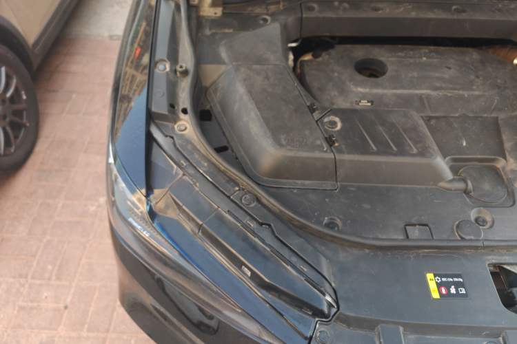 Used Wey VV6 2020 2.0T Two-Wheel Drive Smart Protection+ Engine Bay Right