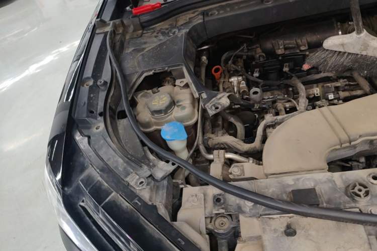 Used Wey VV6 2020 2.0T Two-Wheel Drive Smart Protection+ Engine Bay Right