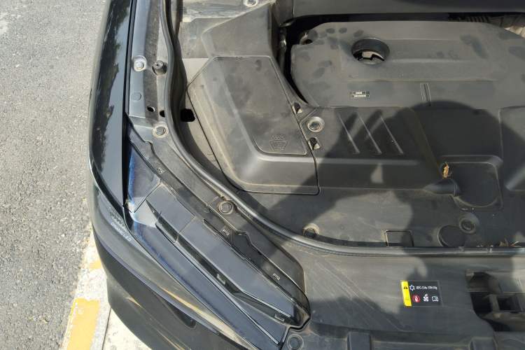 Used Wey VV6 2020 2.0T Two-Wheel Drive Smart Protection+ Engine Bay Right