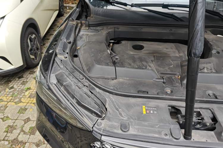 Used Wey VV6 2020 2.0T Four-Wheel Drive Zhiyu+ Engine Bay Right