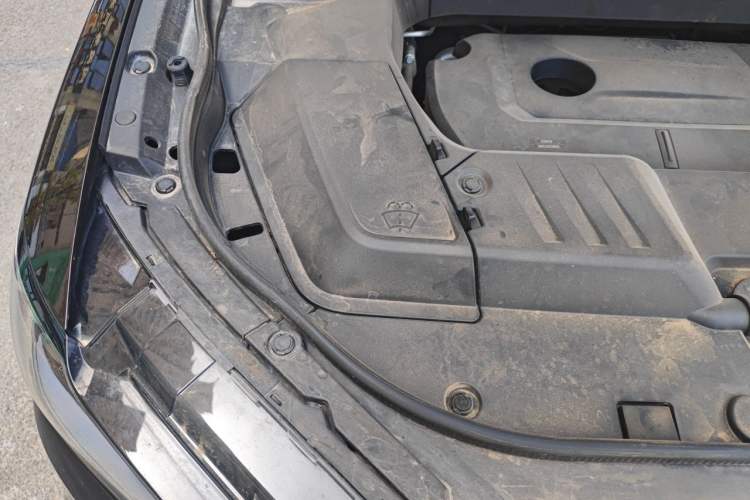 Used Wey VV6 2020 2.0T Two-Wheel Drive Smart Protection+ Engine Bay Right