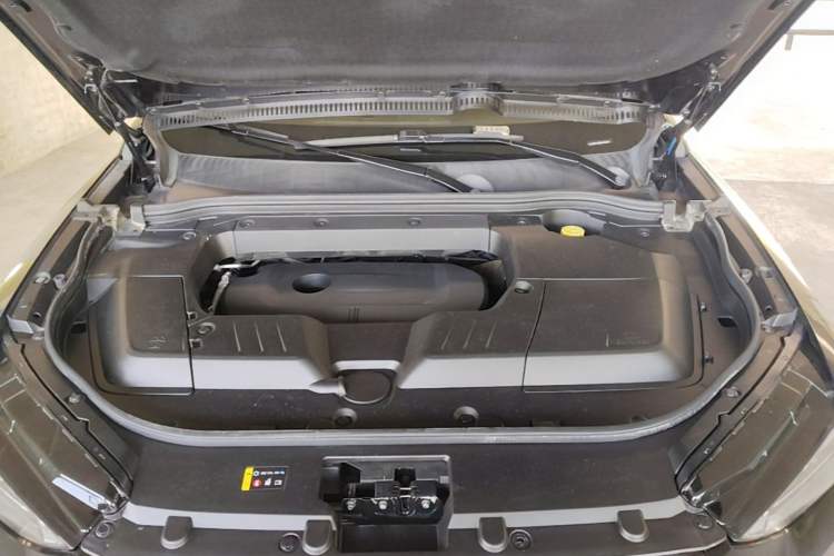 Used Wey VV6 2020 2.0T Two-Wheel Drive Smart Protection+ Engine Bay