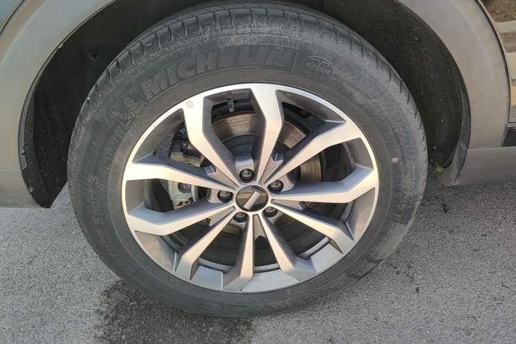 Used Wey VV6 2020 2.0T Two-Wheel Drive Smart Protection+ Exterior 2