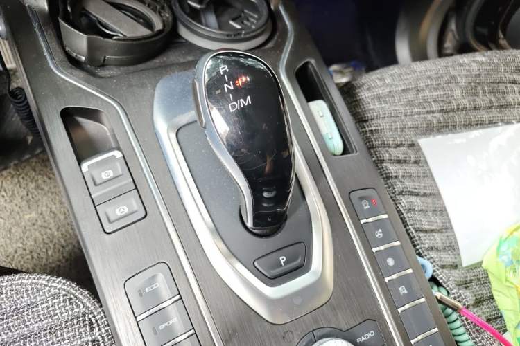 Used Wey VV6 2020 2.0T Two-Wheel Drive Smart Enjoyment+ Gear Lever