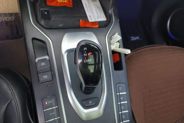 Used Wey VV6 2020 2.0T Two-Wheel Drive Smart Enjoyment+ Gear Lever
