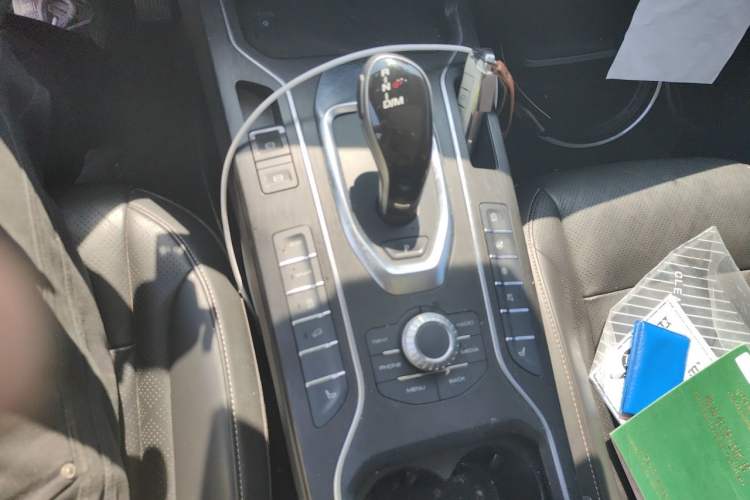 Used Wey VV6 2020 2.0T Two-Wheel Drive Smart Enjoyment+ Gear Lever