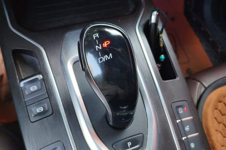 Used Wey VV6 2020 2.0T Two-Wheel Drive Smart Protection+ Gear Lever