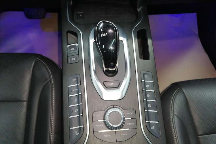 Used Wey VV6 2020 2.0T Two-Wheel Drive Smart Enjoyment+ Gear Lever
