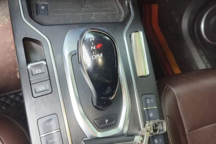 Used Wey VV6 2020 2.0T Two-Wheel Drive Smart Enjoyment+ Gear Lever