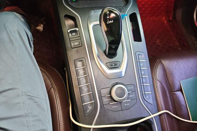 Used Wey VV6 2020 2.0T Two-Wheel Drive Smart Enjoyment+ Gear Lever
