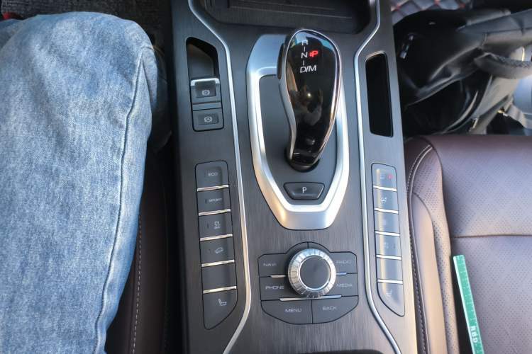 Used Wey VV6 2020 2.0T Two-Wheel Drive Smart Enjoyment+ Gear Lever