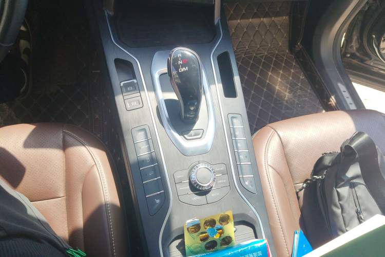 Used Wey VV6 2020 2.0T Two-Wheel Drive Smart Protection+