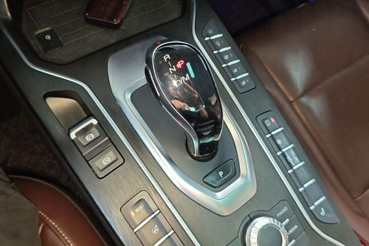 Used Wey VV6 2020 2.0T Four-Wheel Drive Zhiyu+ Gear Lever
