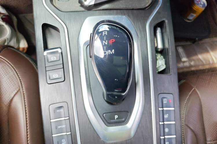 Used Wey VV6 2020 2.0T Two-Wheel Drive Smart Enjoyment+ Gear Lever