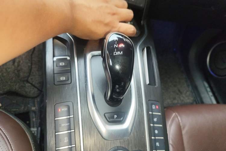 Used Wey VV6 2020 2.0T Two-Wheel Drive Smart Protection+ Gear Lever